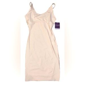 YUMMIE Shaping Beige Frappe Convertible straps Shapewear Slip. Size Large. NWT